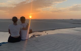Por do sol nos Lençóis Maranheneses a bela e o bigode