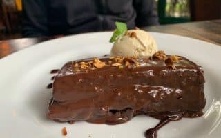 Sobremesa do restaurante Casa Europa: bolo de chocolate